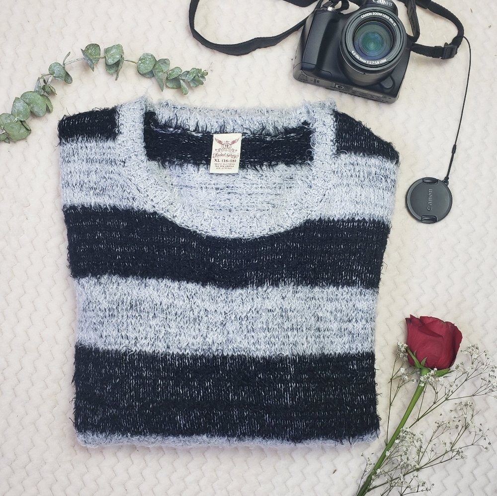 Fuzzy Sweater Crew Neck Faded Glory